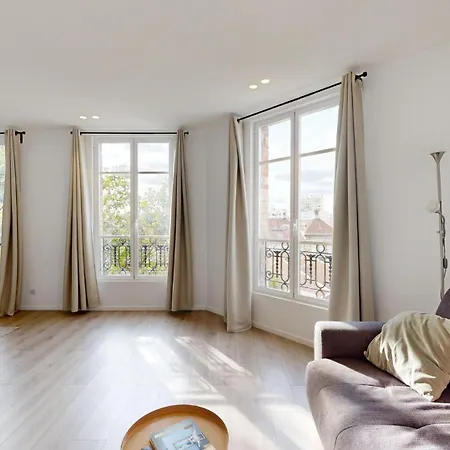 157 Sacha - Superbe Duplex A Paris